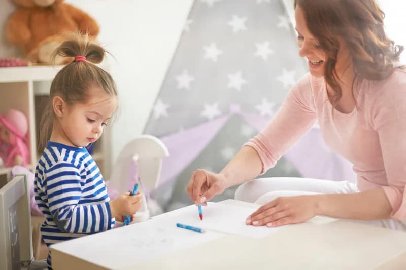Jak prawidłowo wyliczyć podstawę zasiłku wychowawczego po urlopie macierzyńskim – uniknij błędów