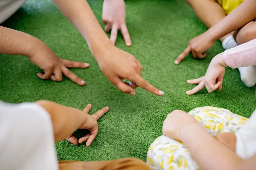 Kiedy oddać dziecko do żłobka? Zalety, wady i najlepszy wiek dla rozwoju malucha