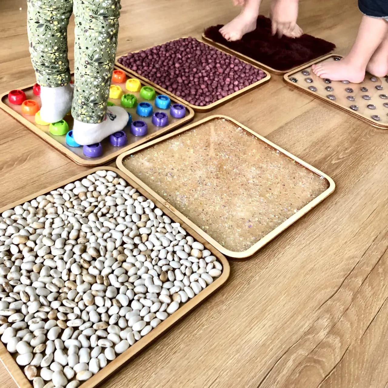 Najlepsze pomoce sensoryczne do przedszkola wspierające rozwój dzieci