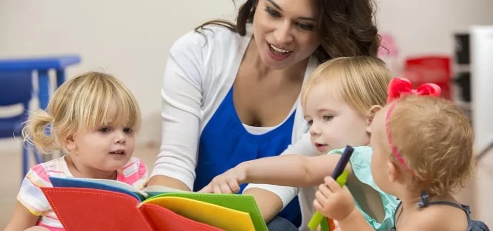 Jak wygląda dzień w żłobku? Harmonogram, zajęcia i porady dla rodziców